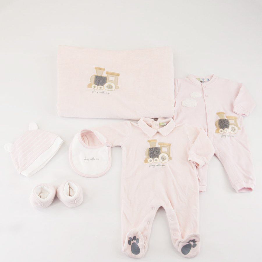 Amore is me Crib Layette Gift Set
