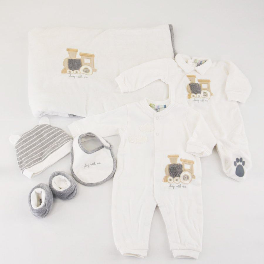 Amore is me Crib Layette Gift Set