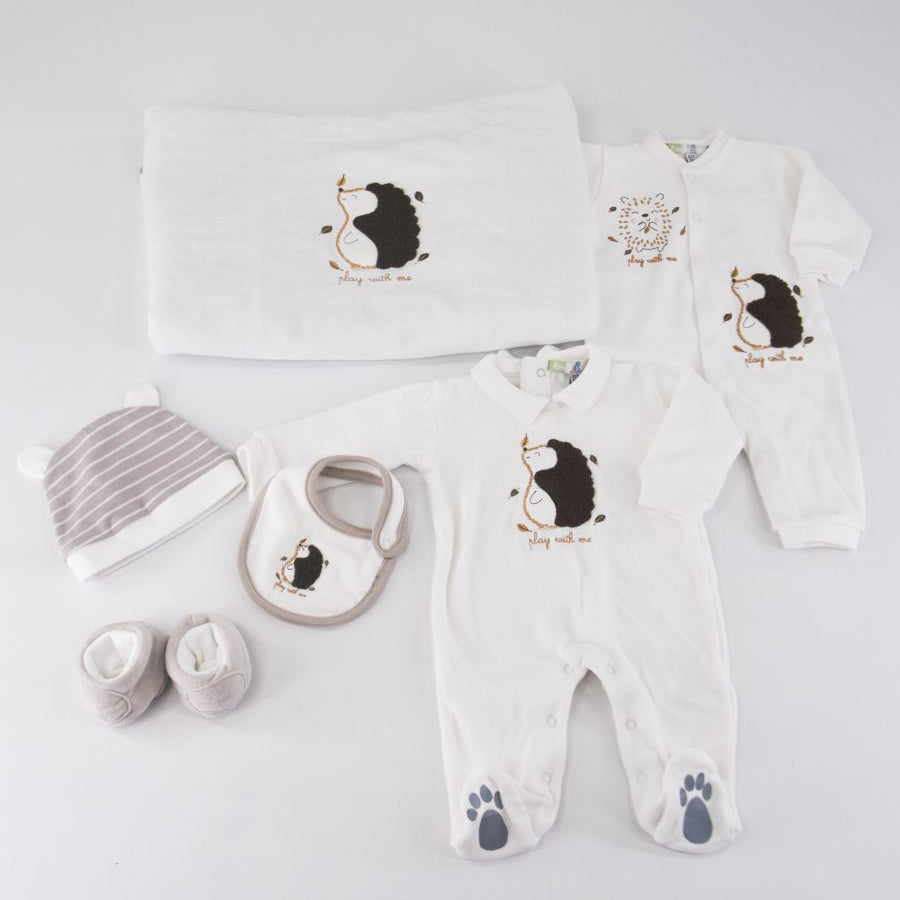 Amore is me Crib Layette Gift Set
