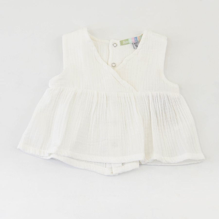 Love is me Sleeveless T-shirt