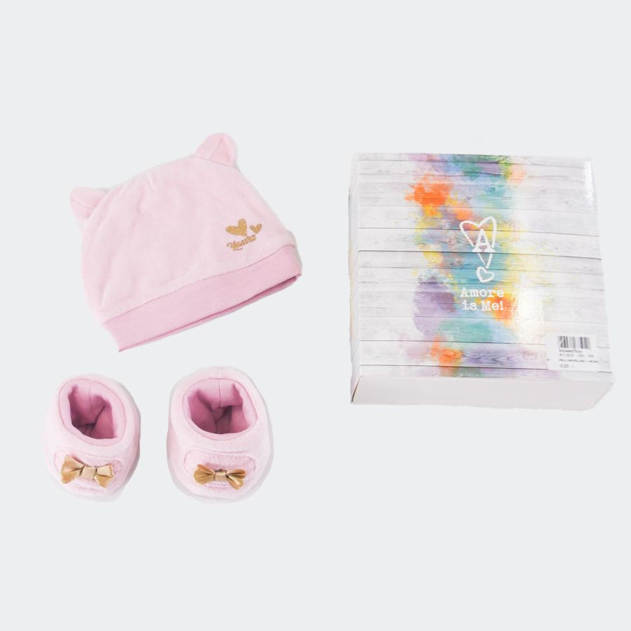 Amore is me Hat and Booties Gift Set
