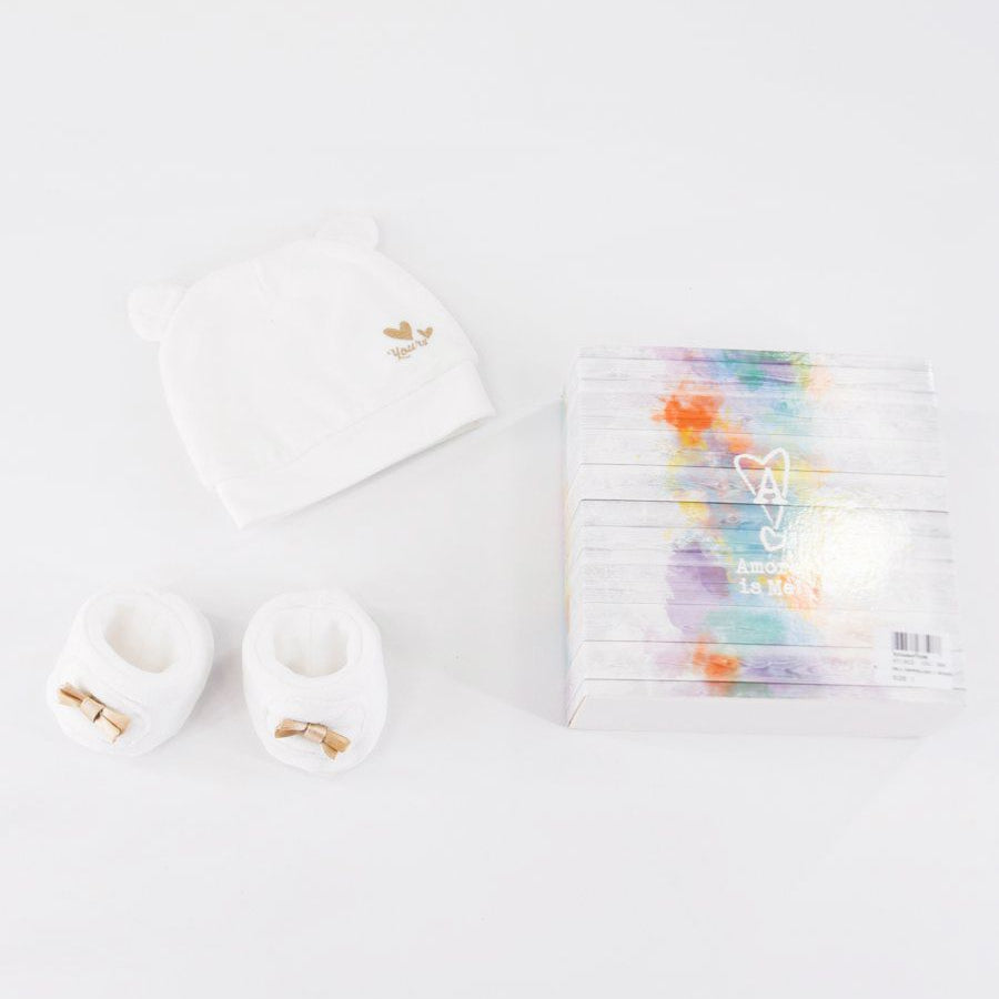 Amore is me Hat and Booties Gift Set