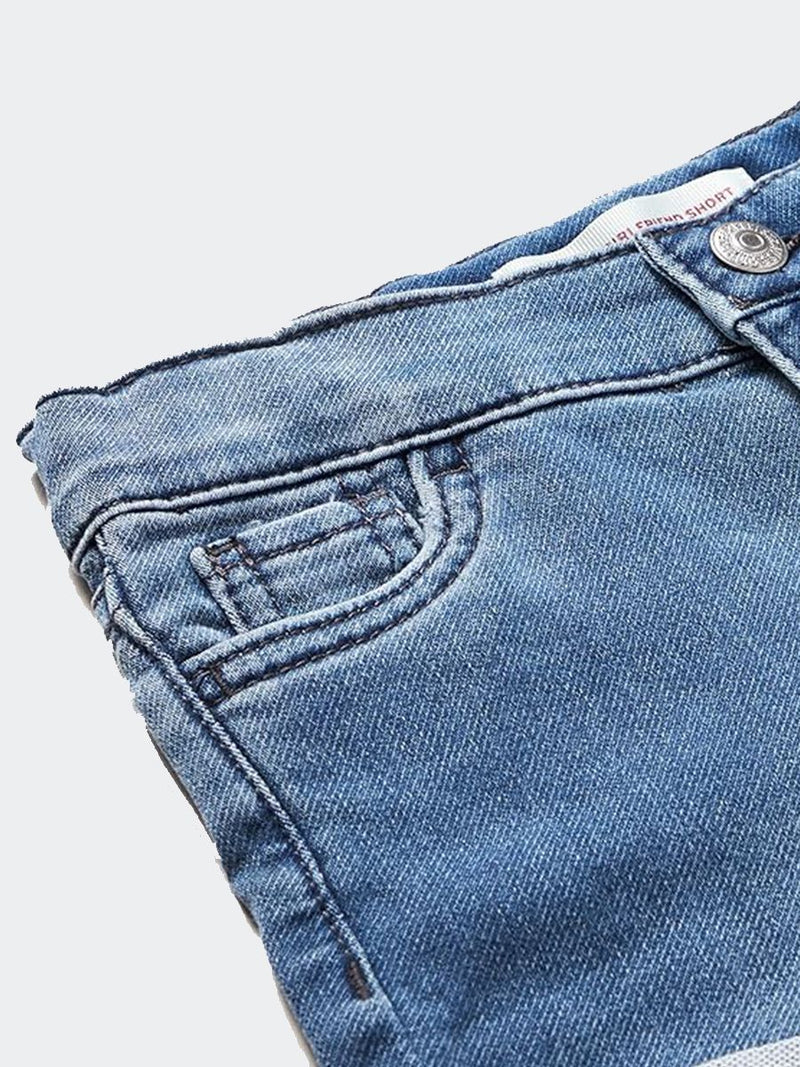 Jeans in morbido cotone tinta unita con risvolto sul fondo