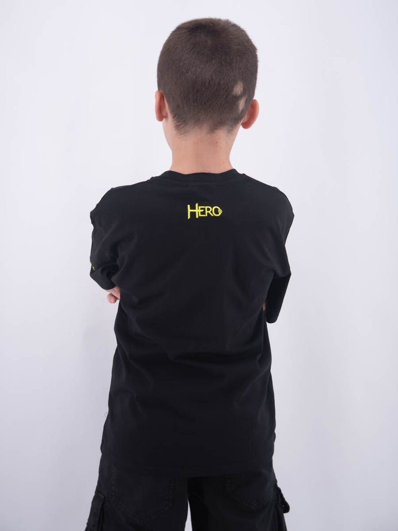 T-shirt  T-SHIRT HERO OVER FIT MANICA CORTA STAMPA YOGA ASTRONAUTA RICAMO LEET