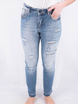 Jeans  lavaggio chiaro con Strappi